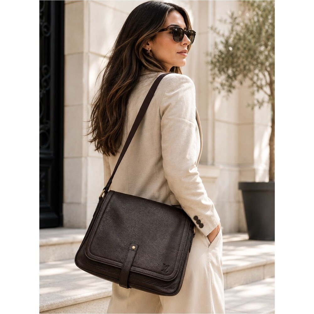Louis Vuitton Cuir Grace MM Rare Taurillon Leather Messenger Bag Brown France